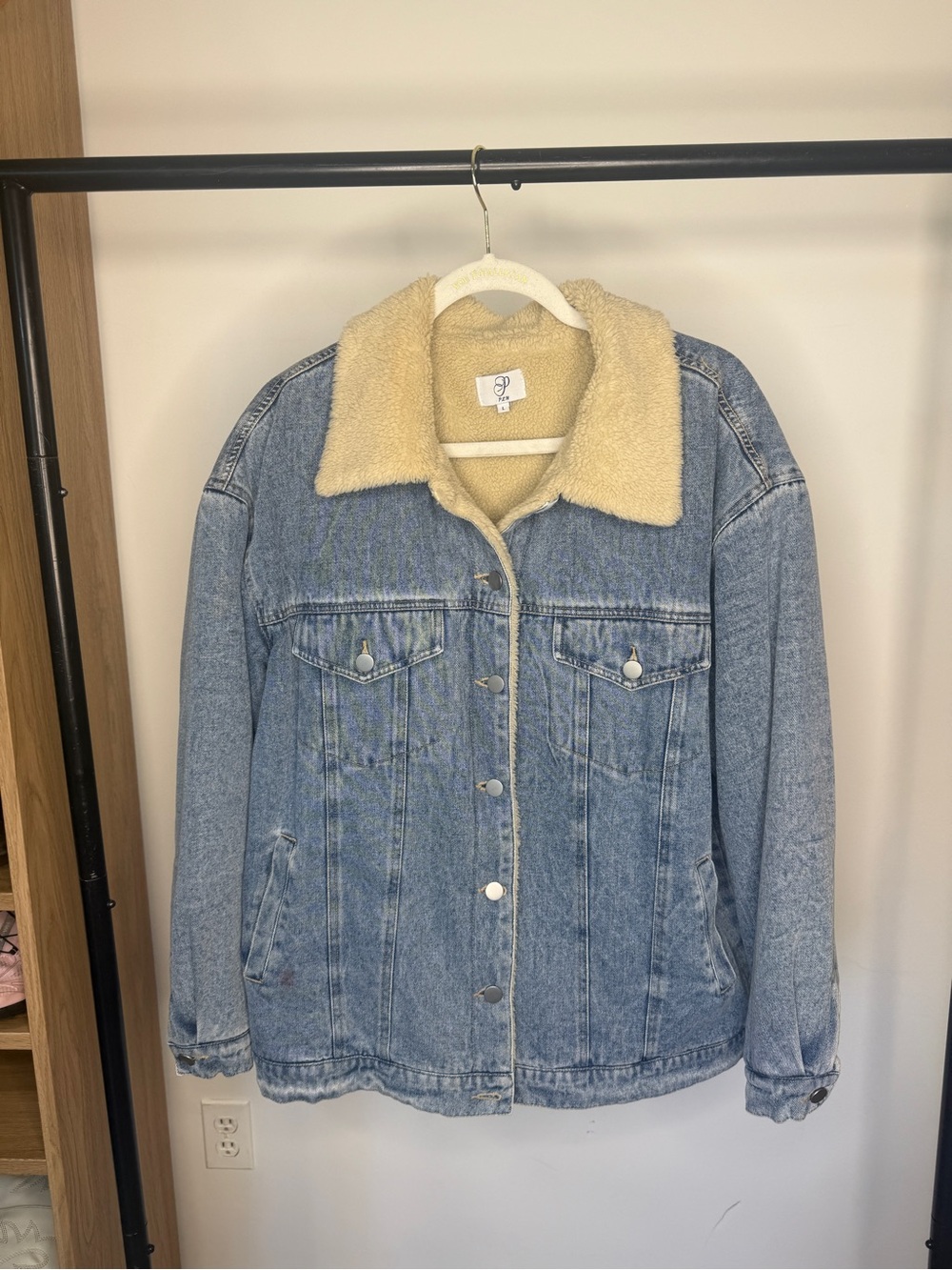 Sherpa-Lined Light Wash Denim Jacket - Cream Collar